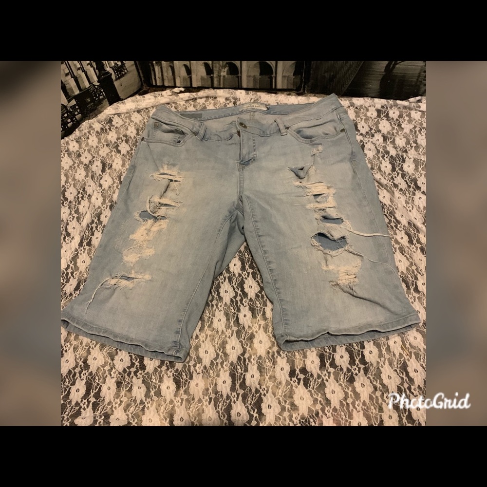 SOLD!Torrid distressed jean shorts